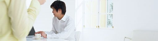 新型コロナウイルスによる収入減を補うために、副業を行う人が増えている