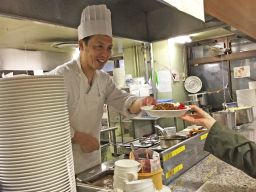 学生食堂 RAISIN(レザン) <株式会社 カントールシガ> 学生食堂 RAISIN(レザン) <株式会社 カントールシガ>