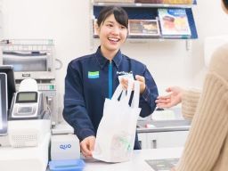 ファミリーマート 和泉多摩川駅前店 ファミリーマート 和泉多摩川駅前店