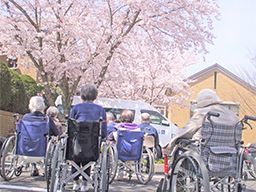医療法人社団 八峰会 介護老人保健施設 涼風苑 医療法人社団 八峰会 介護老人保健施設 涼風苑
