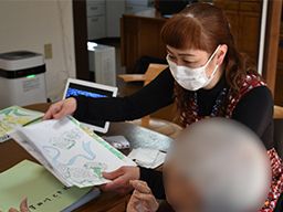 (株) ファミリア (株) ファミリア