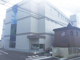 (株)鎌倉ハム富岡商会 (株)鎌倉ハム富岡商会