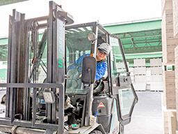 株式会社日の出運輸 関東 境事業所 株式会社日の出運輸 関東 境事業所