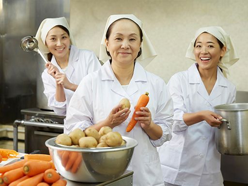 毛里田小学校　給食室（運営：シダックス大新東ヒューマンサービス株式会社）