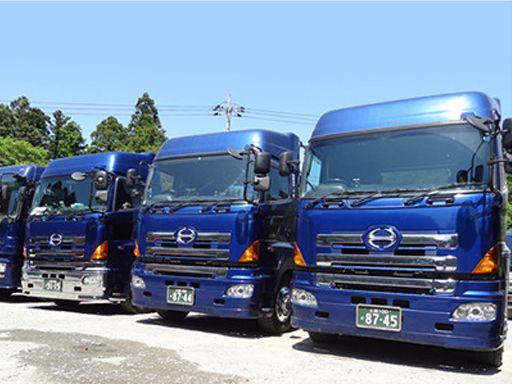 有限会社 人組/【海上コンテナ輸送の大型トレーラー運転手】経験者優遇