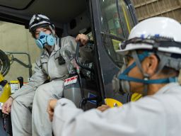 株式会社　八幡