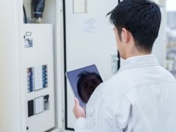 株式会社　オリバー