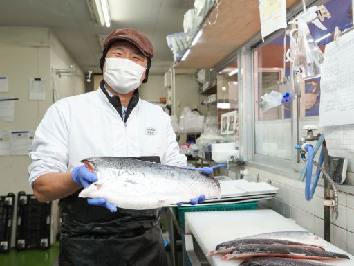 株式会社しまむら　しまむらストアー駅前店