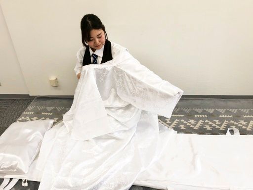 【未経験・無資格OK】一生モノの技術が身に付く！月給＋各種手当で安定収入／賞与年2回／充実の研修あり 未経験から始めるセレモニーのケアスタッフ