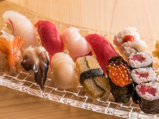 餃子と煮込み　魚屋鮨しん